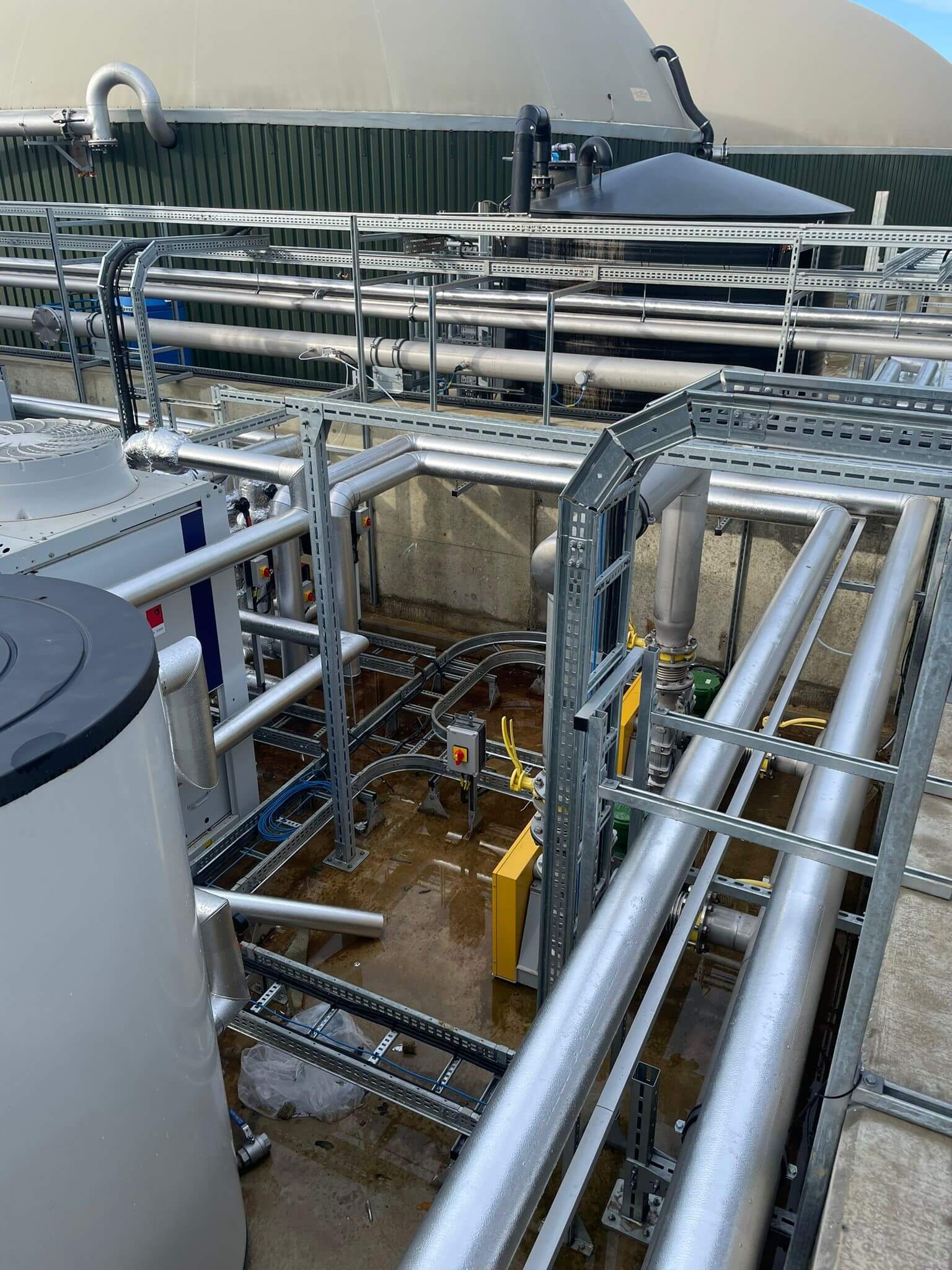 Generating biogas through anaerobic decomposition